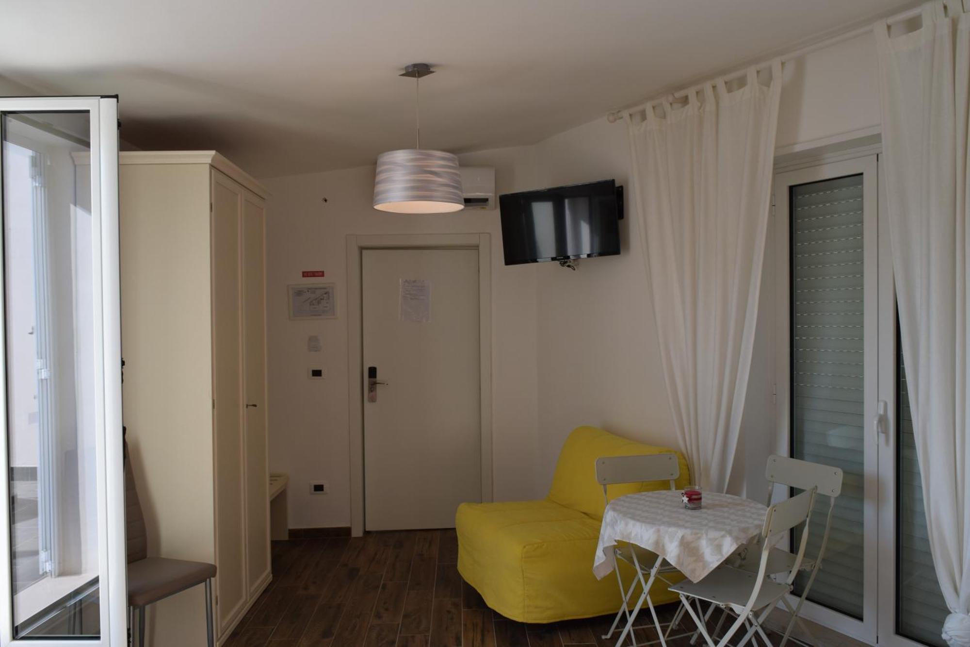 Domus Al Corso Con Servizio B&B Canosa di Puglia Eksteriør billede
